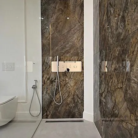 White Sky 26 Hanza Tower Pool Jacuzzi Sauna Apartment *