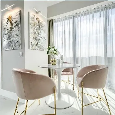 White Sky 26 Hanza Tower Pool Jacuzzi Sauna Apartment