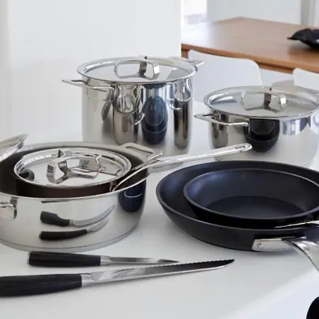 White Sky 26 Hanza Tower Pool Jacuzzi Sauna Apartment *