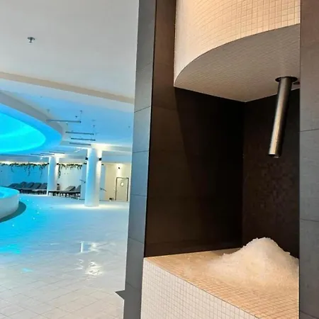 White Sky 26 Hanza Tower Pool Jacuzzi Sauna Apartment *