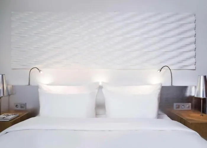 White Sky 26 Hanza Tower Pool Jacuzzi Sauna Apartment *