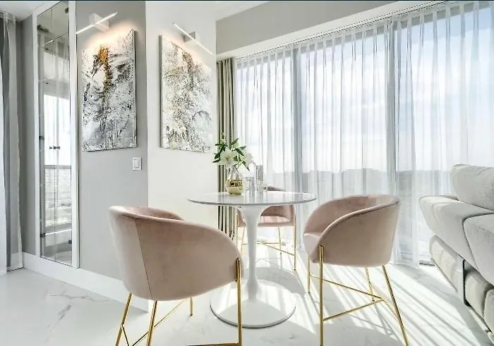 White Sky 26 Hanza Tower Pool Jacuzzi Sauna Apartment