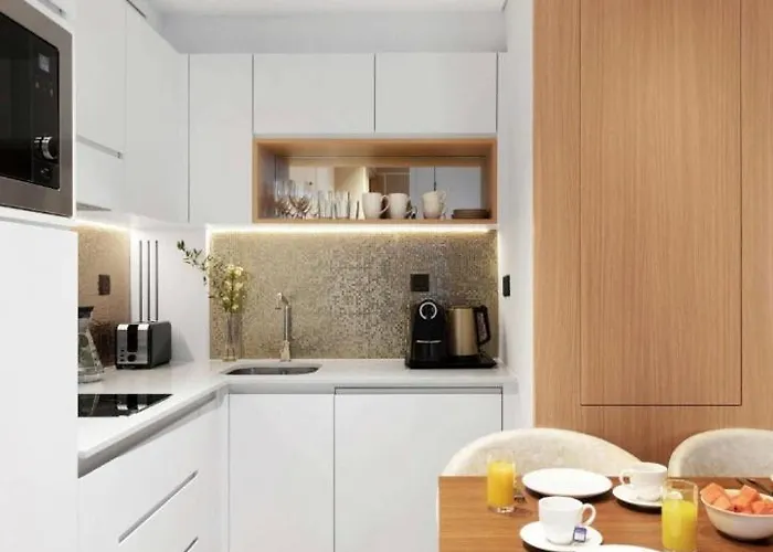 White Sky 26 Hanza Tower Pool Jacuzzi Sauna Apartment *